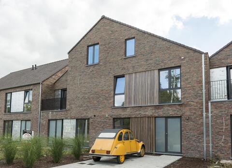 Maison avec châssis Aliplast Star 75 en aluminium