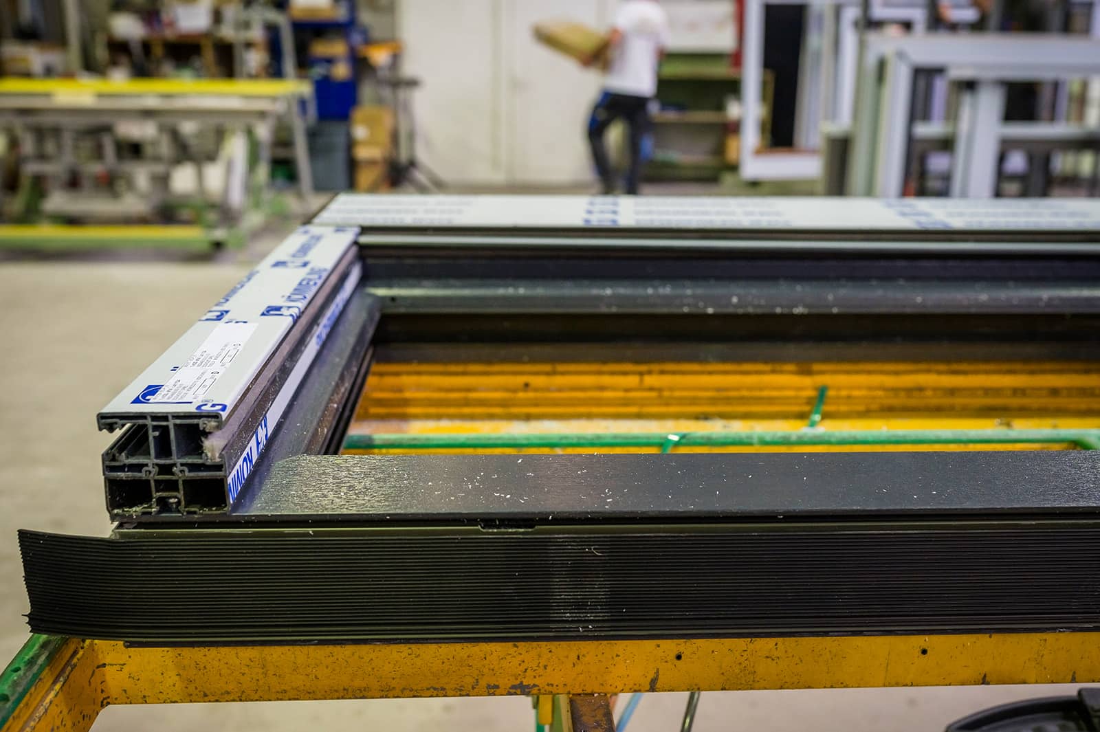 Châssis volets monobloc en PVC Kömmerling : le placement