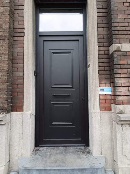 Réalisation châssis pour porte PVC Kömmerling AD76 Strépy-Bracquegnies