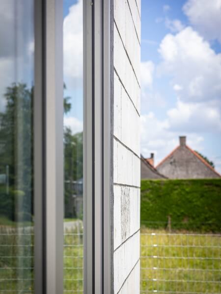 Placement de châssis en PVC Kömmerling à Chapelle-à-Wattines