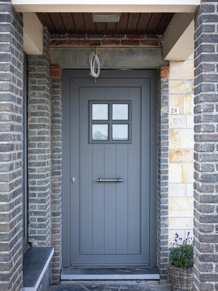 Placement de châssis de porte en pvc Kömmerling à Chapelle-à-Wattines