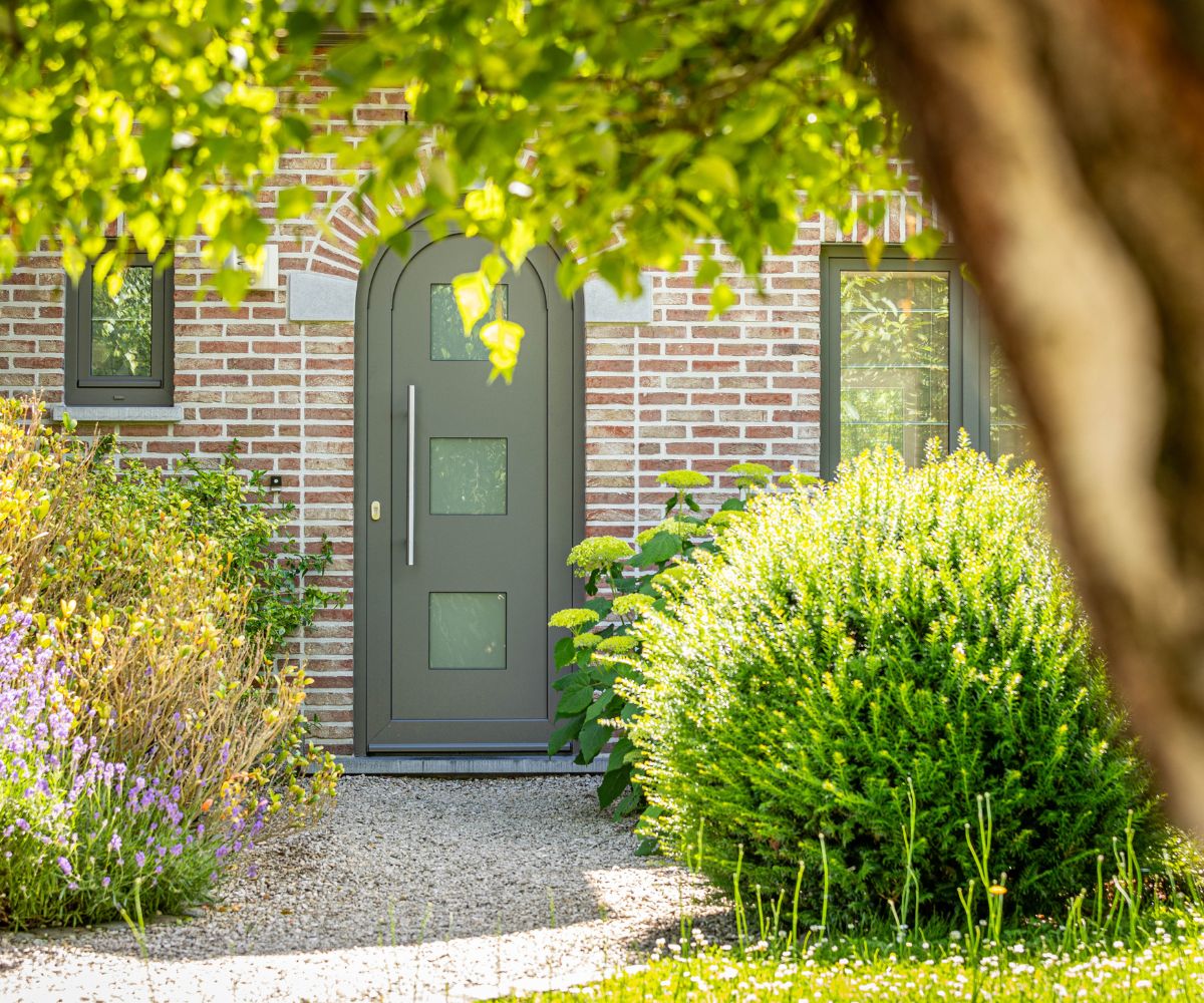 Réalisation de châssis en PVC par Kömmerling à Hyon, Hainaut