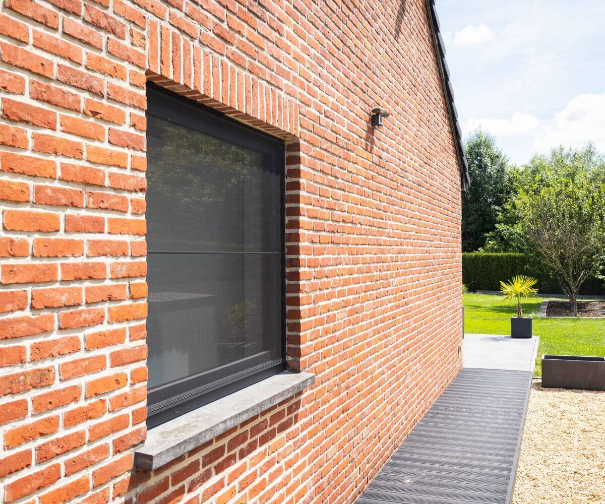 Pose de châssis fenêtres Kömmerling en PVC à Saint-Symphorien