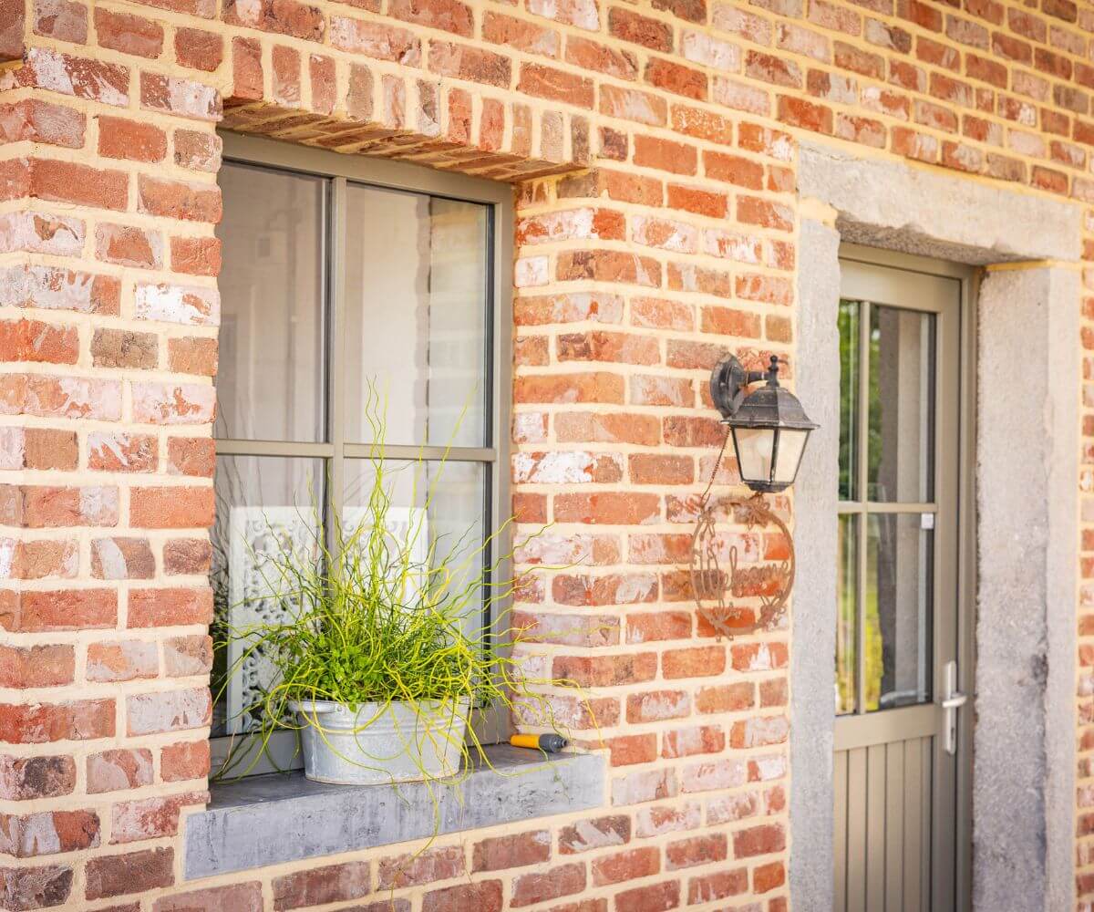 Châssis de porte et fenêtre en PVC Kömmerling à Saintes