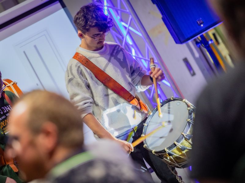 Ambiance lors de la journée portes ouverte par un fabricant de châssis