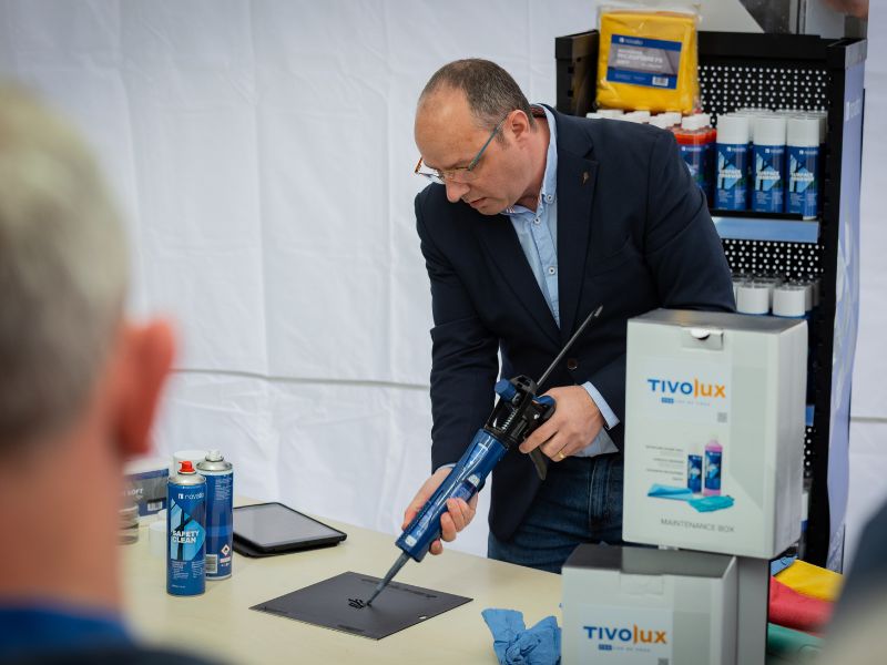 Démonstration lors des portes ouvertes Tivolux Pro, fabricant de châssis PVC