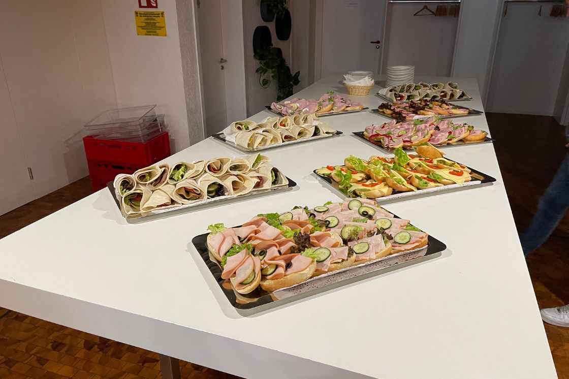 Fournisseur de châssis accueil avec nourriture au team building